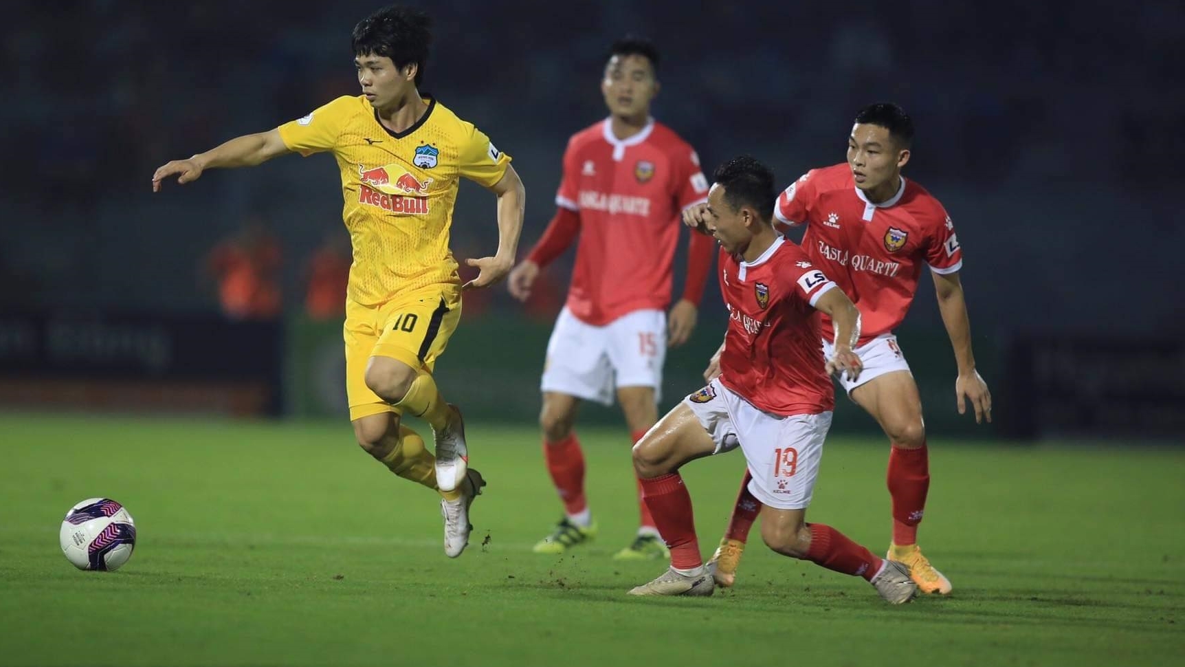 nhan-dinh-soi-keo-ha-tinh-vs-hagl-luc-18h00-ngay-8-11-2022