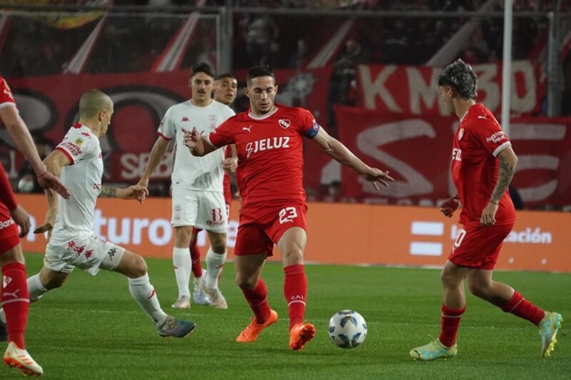 Soi kèo Huracan vs Independiente